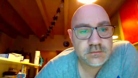 lover010983 online show from March 11, 5:46 am