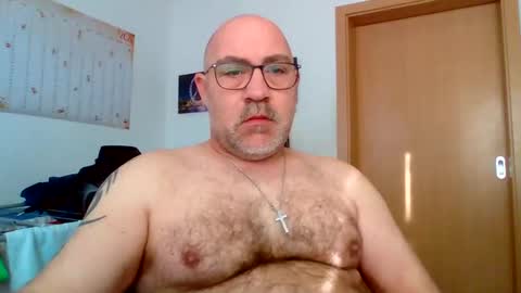 lover010983 online show from March 23, 7:02 am