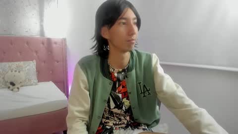 loverisu online show from February 4, 12:03 am