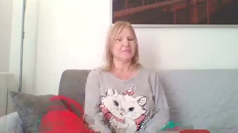 Snapshot of lovestar544963 chatting on December 21, 2:04 pm Marlyn online show from December 21, 2:04 pm