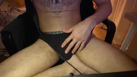 loveweed22 online show from April 29, 9:52 pm