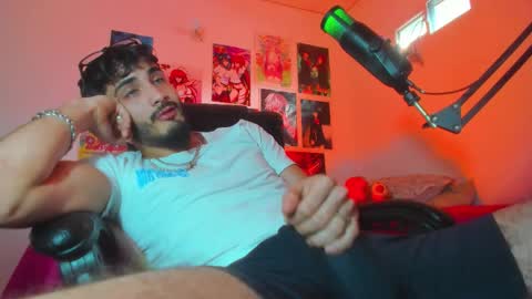 lovexjuxn77 online show from December 19, 4:35 pm