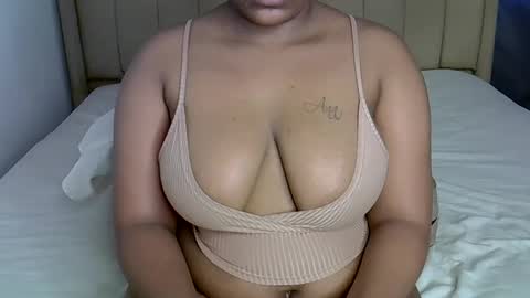 Snapshot of loveydivah chatting on October 1, 8:13 am loveydivah online show from October 1, 8:13 am