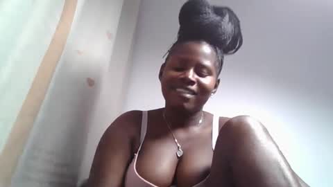 Snapshot of lovie_paula chatting on October 7, 9:27 am lovie_paula online show from October 7, 9:27 am