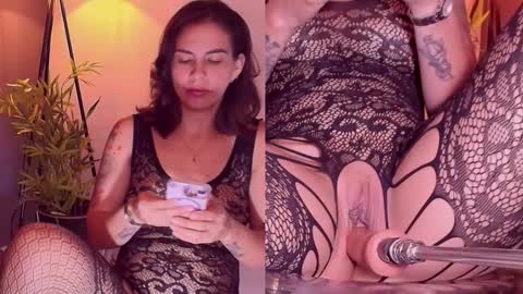 Snapshot of loving__lauren chatting on October 5, 2:53 am L A U R A online show from October 5, 2:53 am