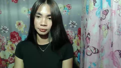 loving_rhean online show from May 5, 3:18 pm