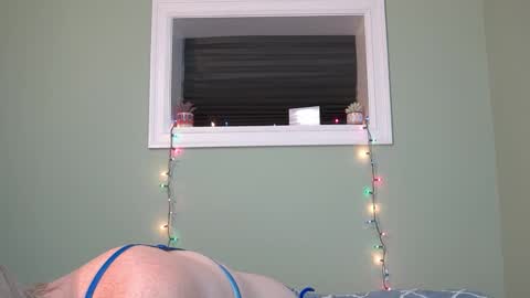 Snapshot of lovingsummer chatting on December 16, 10:34 pm Summer online show from December 16, 10:34 pm