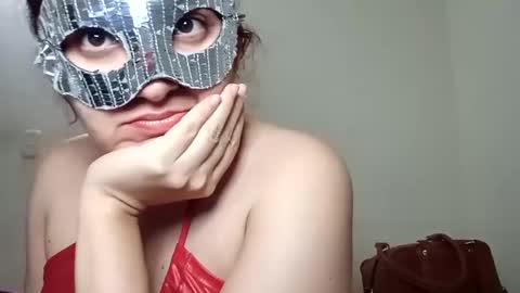 luanapowerful online show from February 26, 5:35 am