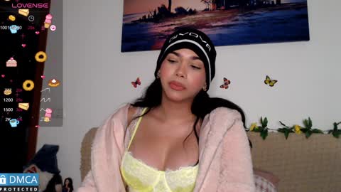 Snapshot of luara_ chatting on January 7, 6:38 am luara_ online show from January 7, 6:38 am