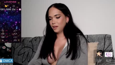 Snapshot of luara_ chatting on December 4, 2:09 pm luara_ online show from December 4, 2:09 pm