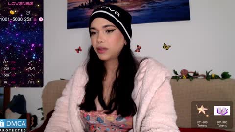 Snapshot of luara_ chatting on December 19, 2:02 pm luara_ online show from December 19, 2:02 pm