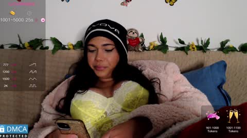 Snapshot of luara_ chatting on December 23, 5:22 pm luara_ online show from December 23, 5:22 pm