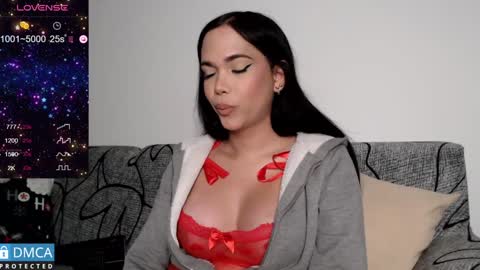 Snapshot of luara_ chatting on December 6, 2:33 pm luara_ online show from December 6, 2:33 pm