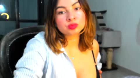 luara__01__lecat_1 online show from November 20, 2:43 am