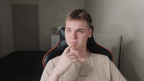 Lucas Gill online show from September 18, 2:48 am