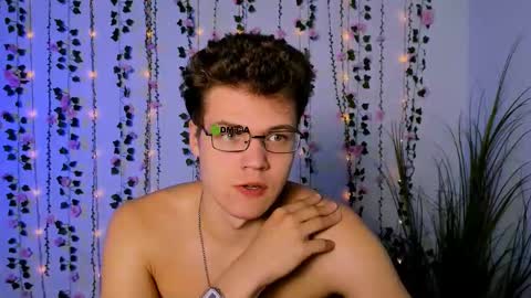 Snapshot of lucas_long_ chatting on September 17, 5:22 am lucas_long_ online show from September 17, 5:22 am