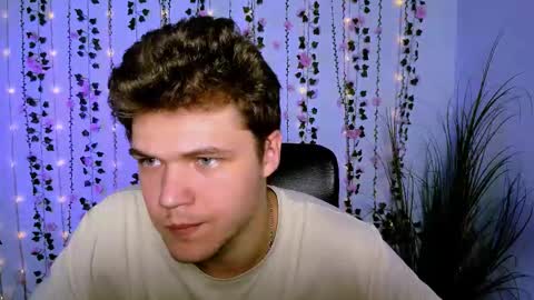 Snapshot of lucas_long_ chatting on September 21, 6:56 pm lucas_long_ online show from September 21, 6:56 pm