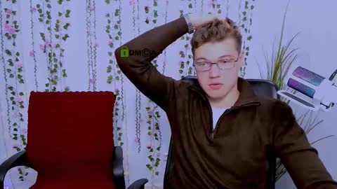 Snapshot of lucas_long_ chatting on October 1, 12:59 pm lucas_long_ online show from October 1, 12:59 pm