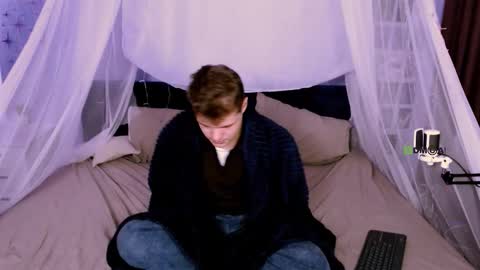 Snapshot of lucas_long_ chatting on October 2, 1:10 pm lucas_long_ online show from October 2, 1:10 pm