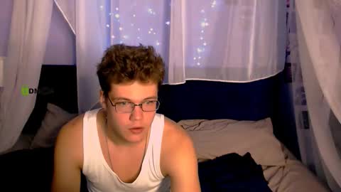 Snapshot of lucas_long_ chatting on September 9, 7:25 pm lucas_long_ online show from September 9, 7:25 pm