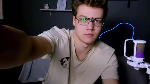 Snapshot of lucas_long_ chatting on September 25, 1:29 pm lucas_long_ online show from September 25, 1:29 pm
