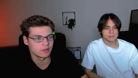 Snapshot of lucas_long_ chatting on September 13, 8:17 am lucas_long_ online show from September 13, 8:17 am