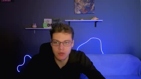 Snapshot of lucas_long_ chatting on October 13, 12:29 pm lucas_long_ online show from October 13, 12:29 pm