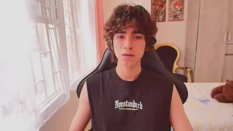 Snapshot of lucas_xo chatting on October 20, 3:50 pm lucas_xo online show from October 20, 3:50 pm