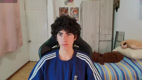 lucas_xo online show from April 4, 5:25 am