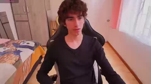 Snapshot of lucas_xo chatting on September 12, 7:49 pm lucas_xo online show from September 12, 7:49 pm