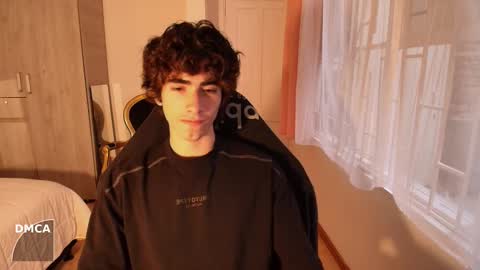 Snapshot of lucas_xo chatting on September 27, 10:29 pm lucas_xo online show from September 27, 10:29 pm