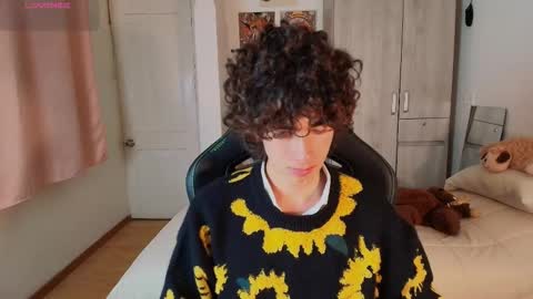 lucas_xo online show from December 15, 4:30 am