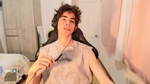 Snapshot of lucas_xo chatting on September 24, 4:08 am lucas_xo online show from September 24, 4:08 am