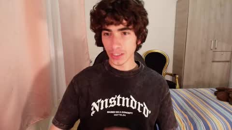 Snapshot of lucas_xo chatting on October 7, 5:36 am lucas_xo online show from October 7, 5:36 am