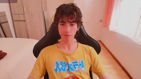 Snapshot of lucas_xo chatting on September 16, 8:23 pm lucas_xo online show from September 16, 8:23 pm