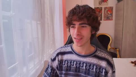 Snapshot of lucas_xo chatting on October 13, 6:21 pm lucas_xo online show from October 13, 6:21 pm