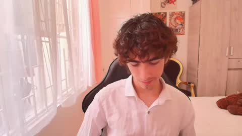 Snapshot of lucas_xo chatting on October 15, 8:42 pm lucas_xo online show from October 15, 8:42 pm