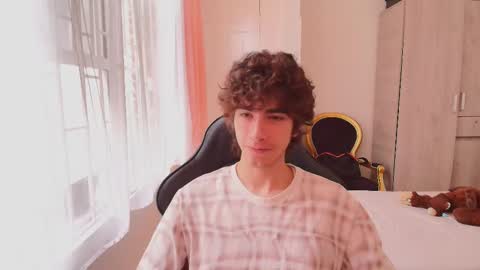 Snapshot of lucas_xo chatting on October 9, 3:39 pm lucas_xo online show from October 9, 3:39 pm