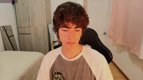 Snapshot of lucas_xo chatting on September 15, 2:46 am lucas_xo online show from September 15, 2:46 am