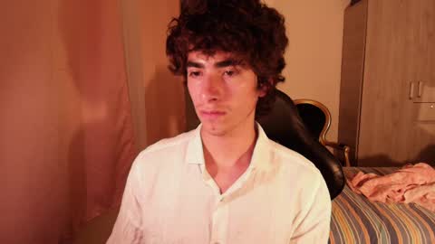 Snapshot of lucas_xo chatting on October 6, 1:01 am lucas_xo online show from October 6, 1:01 am