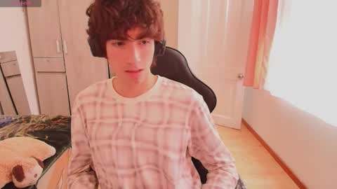 Snapshot of lucas_xo chatting on September 11, 7:48 pm lucas_xo online show from September 11, 7:48 pm