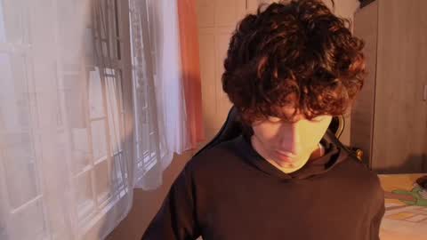 Snapshot of lucas_xo chatting on October 10, 9:41 pm lucas_xo online show from October 10, 9:41 pm