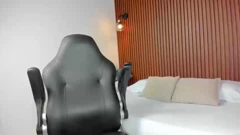 L U C C I A online show from September 12, 1:02 pm