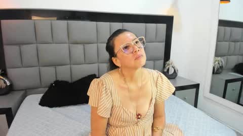 Snapshot of lucerito_mature chatting on September 17, 4:32 pm Lucero online show from September 17, 4:32 pm