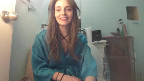 Snapshot of luci_layne chatting on February 16, 2:53 am Luci Layne online show from February 16, 2:53 am