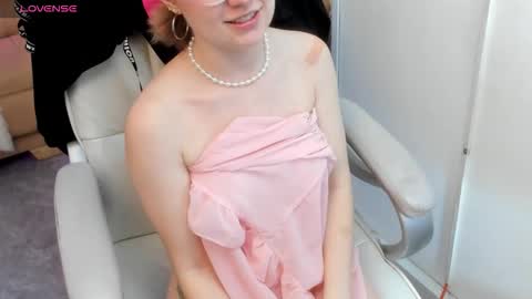 Snapshot of lucia_copper chatting on October 5, 2:24 pm lucia_copper online show from October 5, 2:24 pm