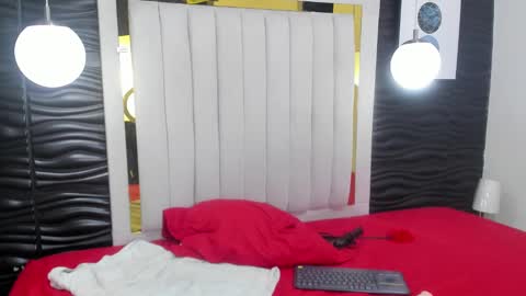 Snapshot of lucia_vonne chatting on February 20, 5:30 pm Lucia Vonne online show from February 20, 5:30 pm