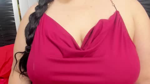 Snapshot of lucia_vonne chatting on February 26, 3:32 pm Lucia Vonne online show from February 26, 3:32 pm