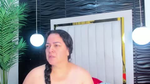 Snapshot of lucia_vonne chatting on March 3, 11:00 am Lucia Vonne online show from March 3, 11:00 am