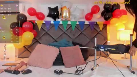 Snapshot of luciacollinss_ chatting on September 24, 12:12 pm Lucia online show from September 24, 12:12 pm